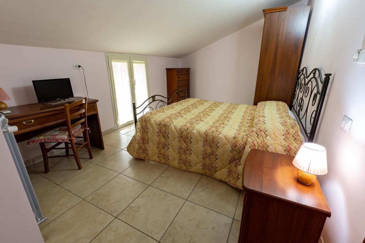 Il Contado B&B Castel Sant'Elia Bagian luar foto